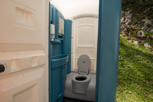 Best Deluxe Portable Toilet Rental  in Newton, NC